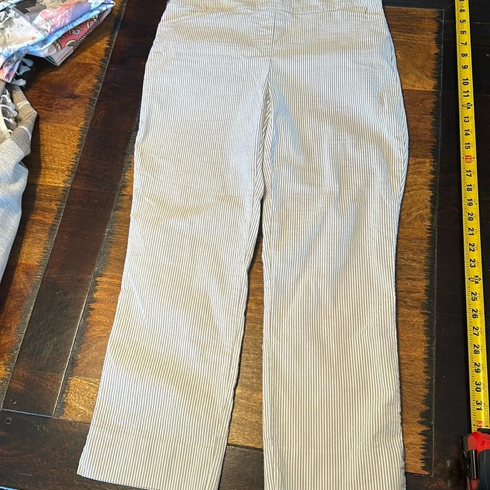Hillary Radley capri pants size Medium EUC
